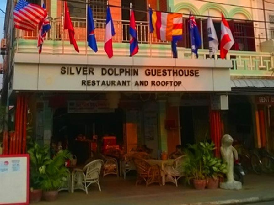 كراتي Silver Dolphin Guesthouse & Restaurant المظهر الخارجي الصورة